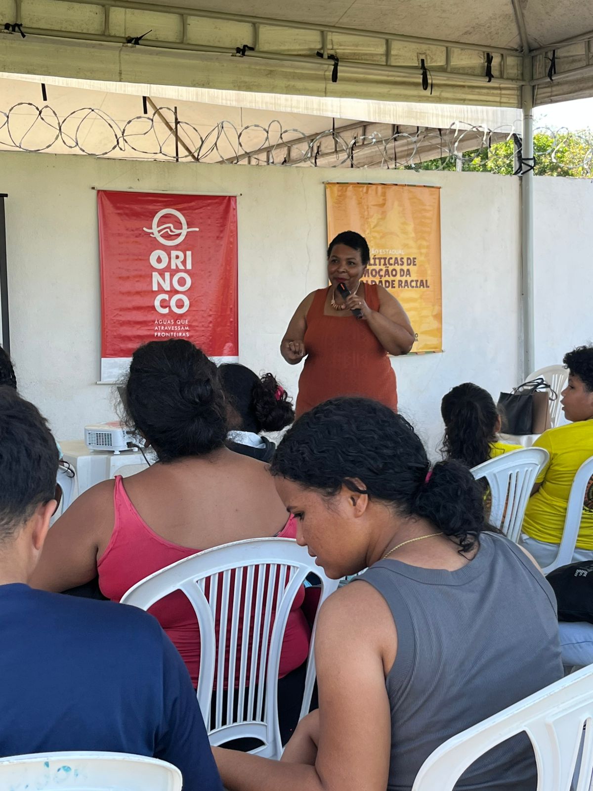 Sesau realiza palestra alusiva ao Dia Nacional da Consciência Negra para imigrantes