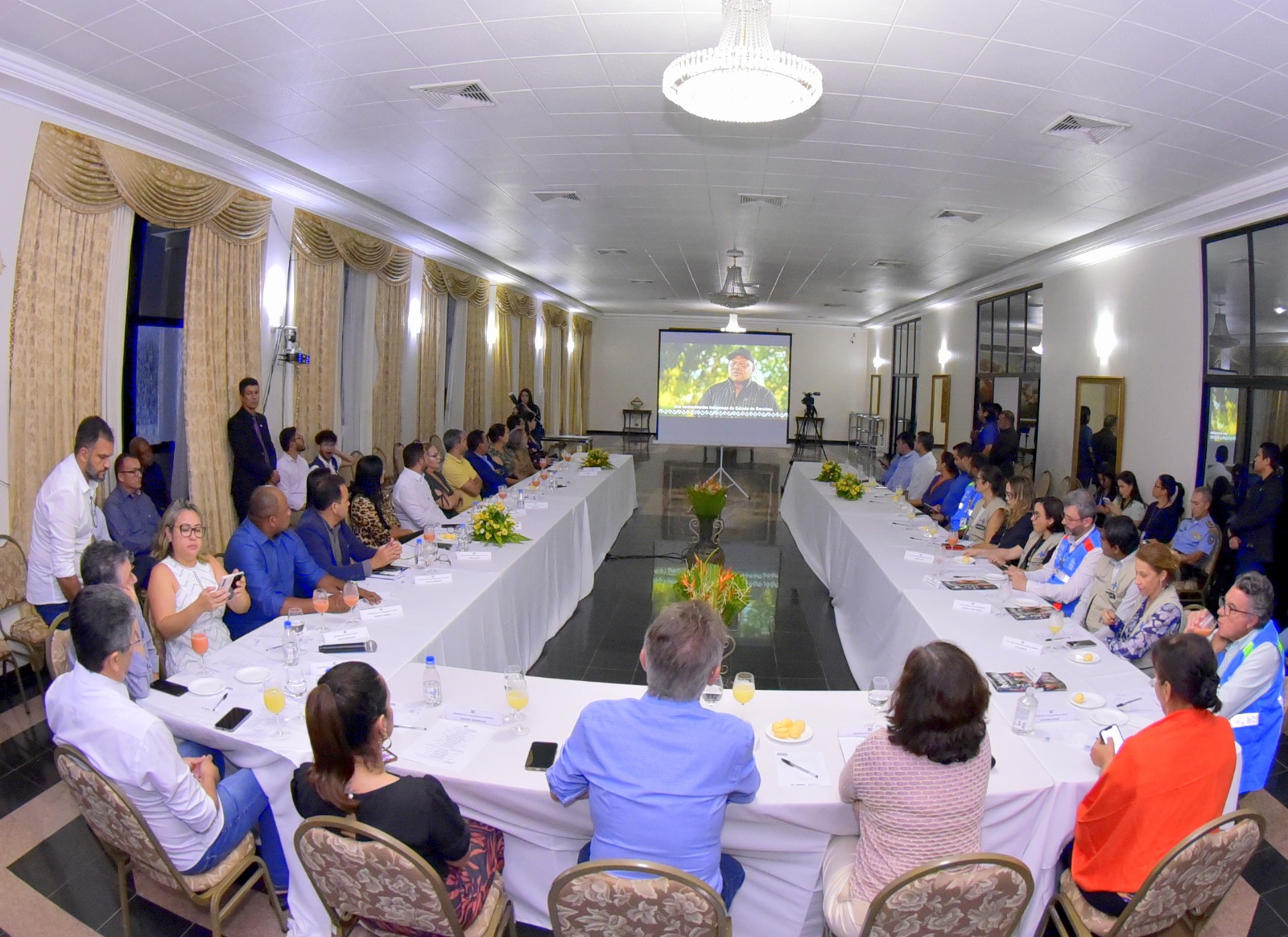 Visita_da_ministra_da_Saude_Nisia_Trindade_e_a_comitiva_ministerial_em_Roraima1__1_.jpeg