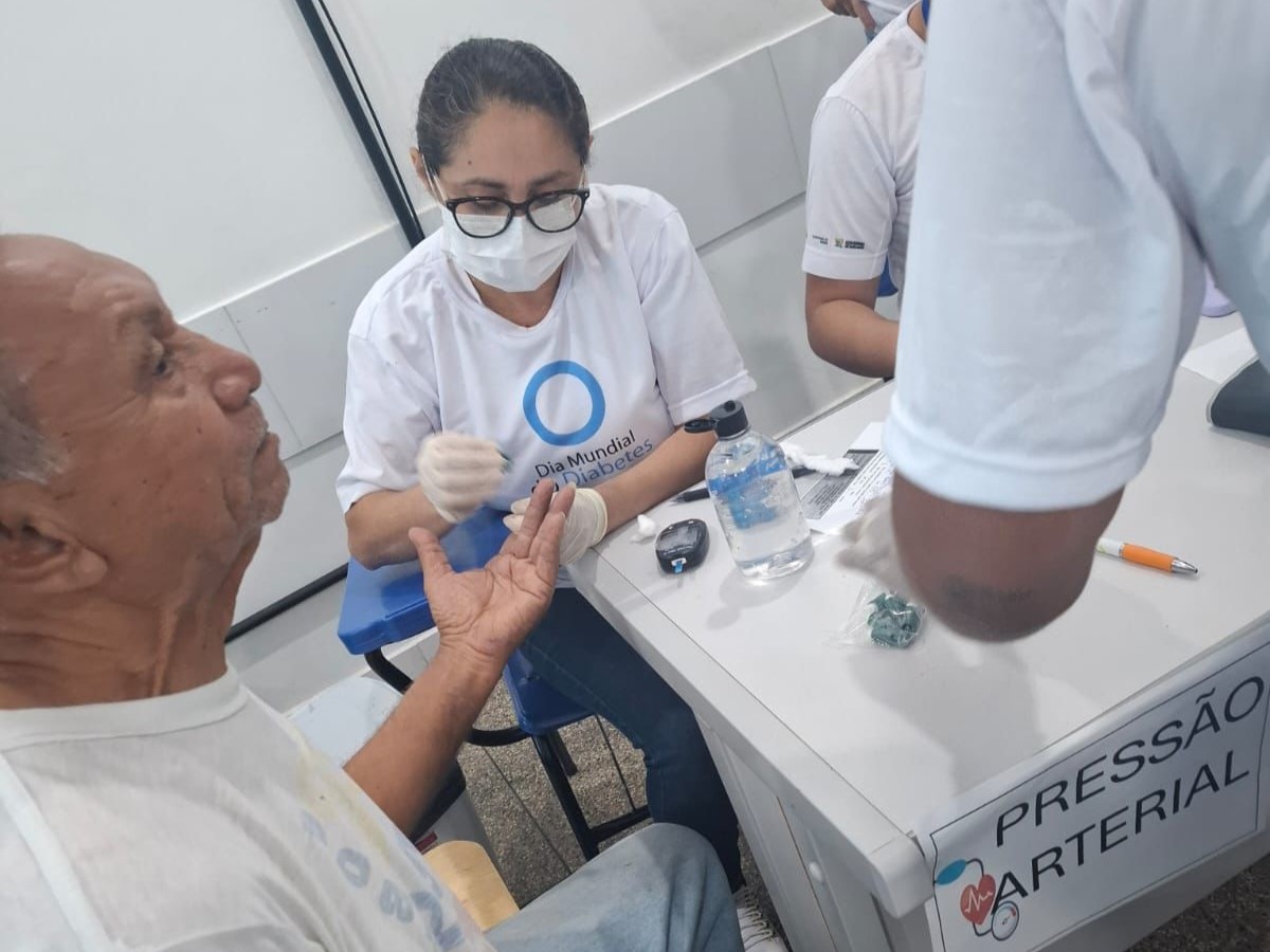 Ação sensibiliza população sobre cuidados e prevenção à doença