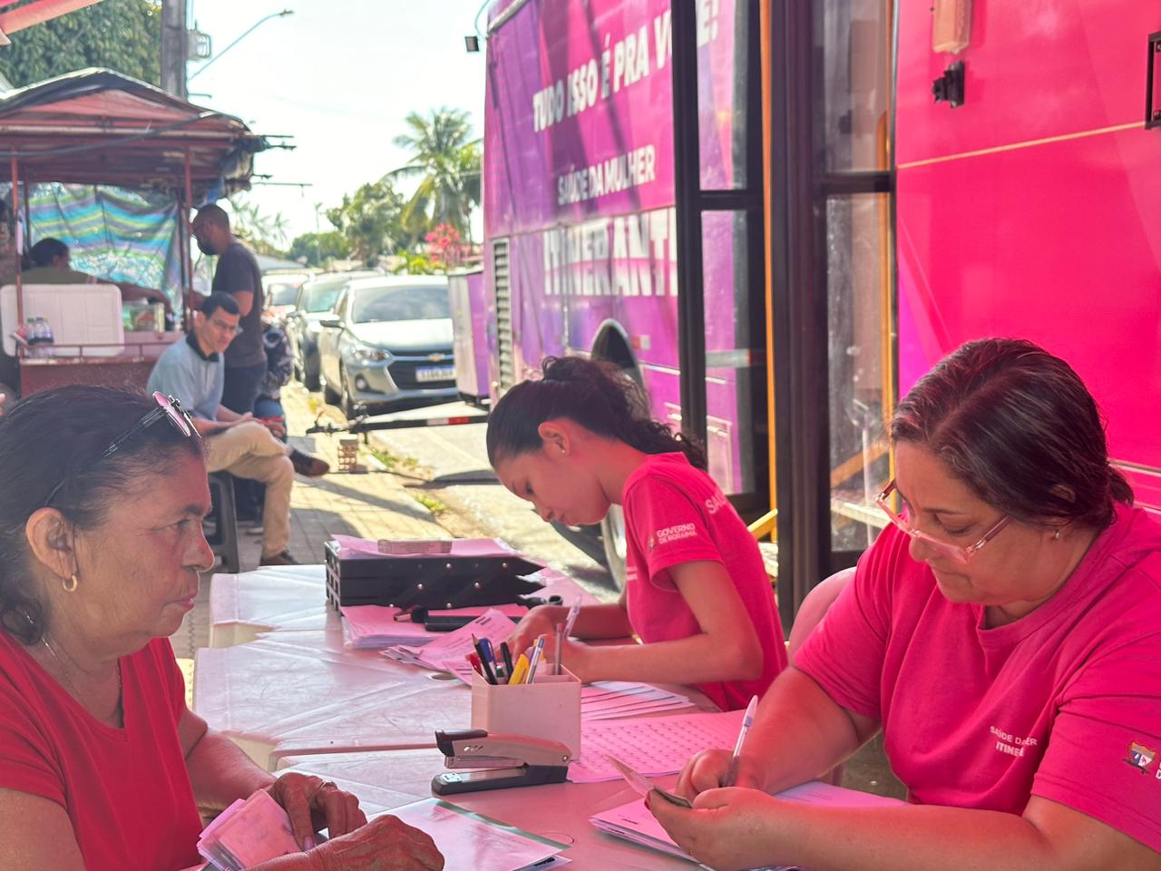 Dia da Mamografia é celebrado com oferta de exames pela Unidade Móvel de Saúde da Mulher Itinerante