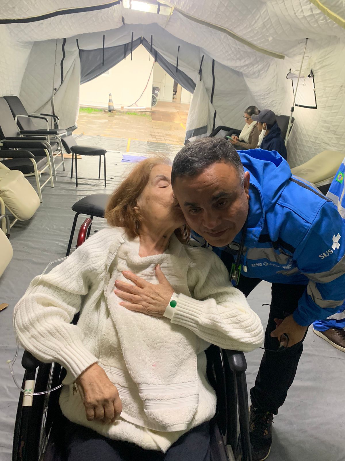 Após missão humanitária, enfermeiro intensivista da Maternidade regressa a Roraima