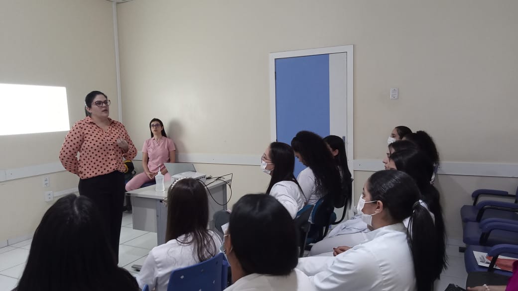 Palestra_sobre_a_importância_da_Nutrição_Suyanne_Sá_Ascom_Sesau_1.jpeg
