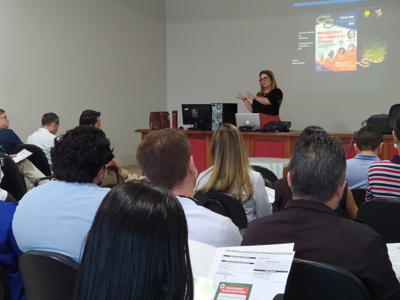 Palestra_sobre_o_tratamento_contra_picada_de_cobras_venenosas_Suyanne_Sá_Ascom_Sesau_3.jpeg