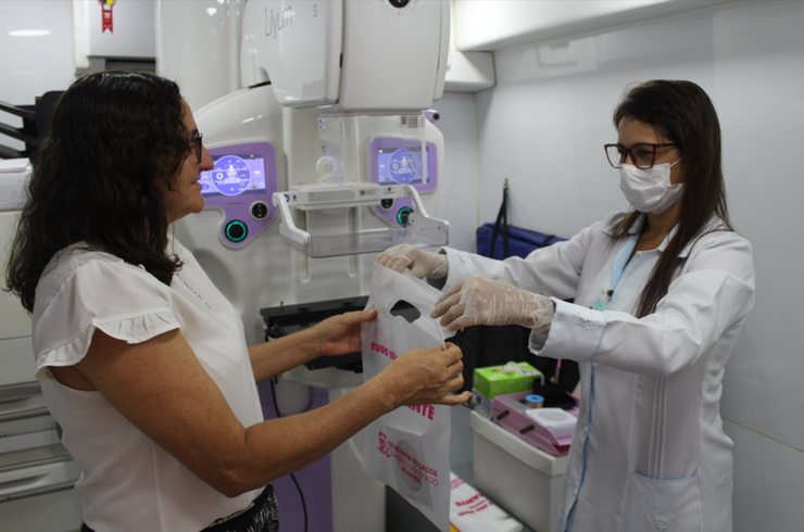 Servidoras da Sesau são contempladas com serviços do Saúde Itinerante