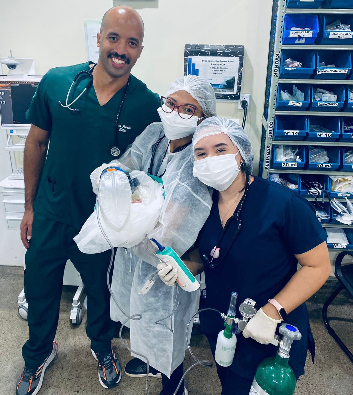 Profissionais do Cosme e Silva realizam parto e transferência de bebê para a Nova Maternidade; mãe não sabia que estava grávida