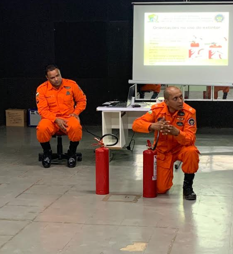 Servidores do Centro Especializado de Reabilitação II recebem treinamento sobre combate a incêndios