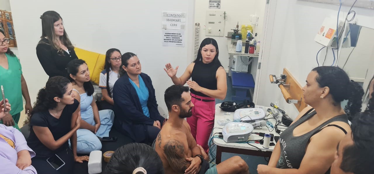 Fisioterapeutas do Centro de Reabilitação se aprimoram com treinamento em novos equipamentos de reabilitação