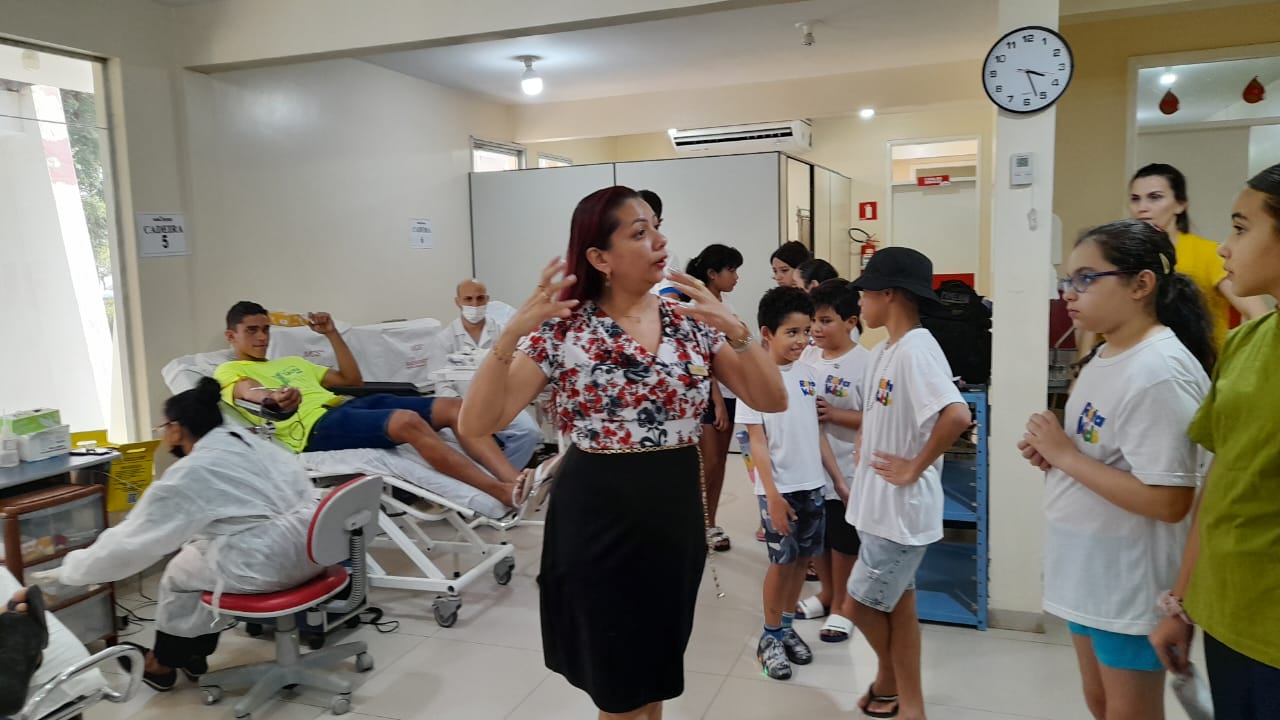 Hemoraima recebe crianças e adolescentes do projeto Rotakids