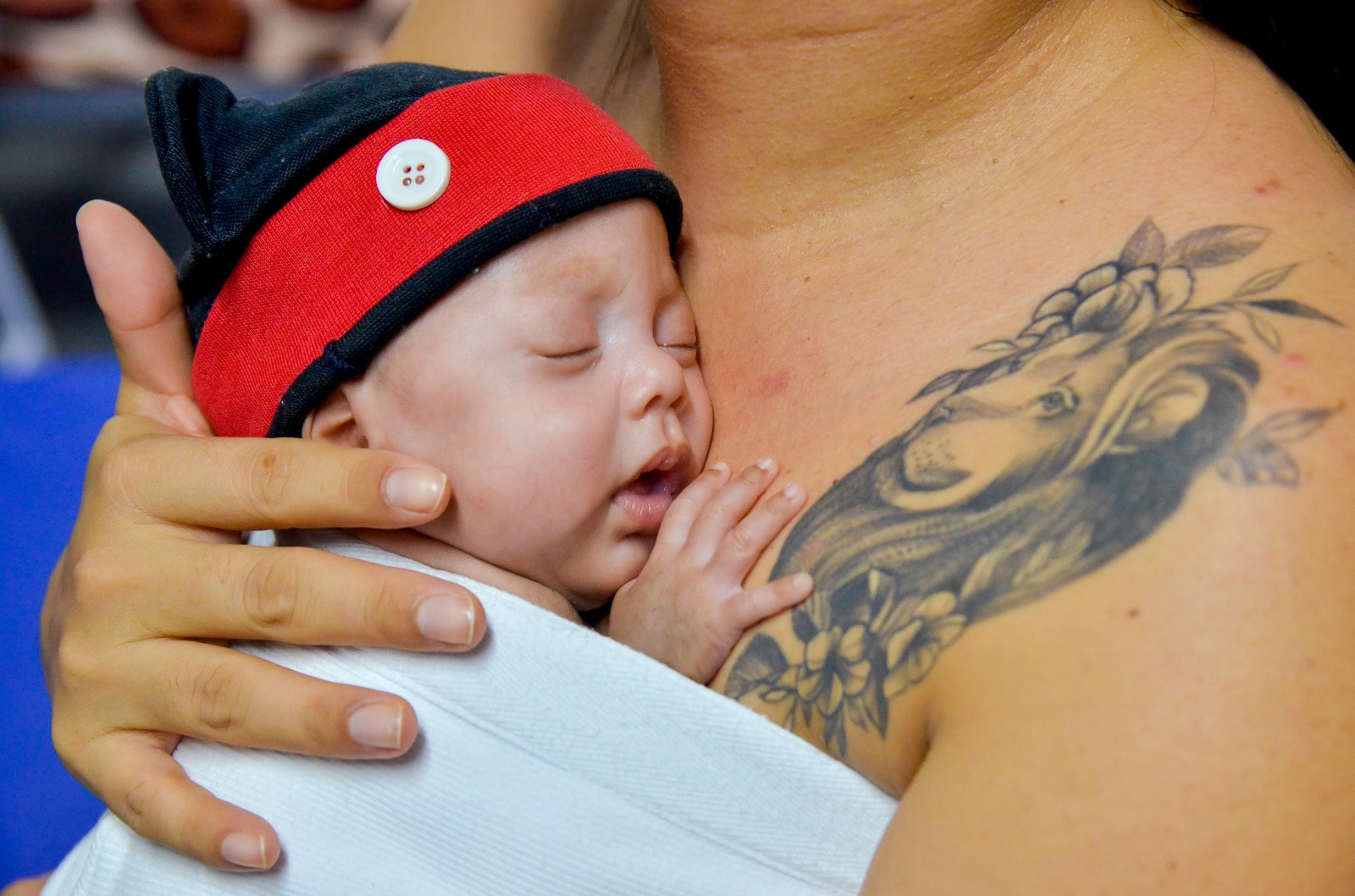 NA MATERNIDADE - Mãe e recém-nascido celebram o Dia das Mães