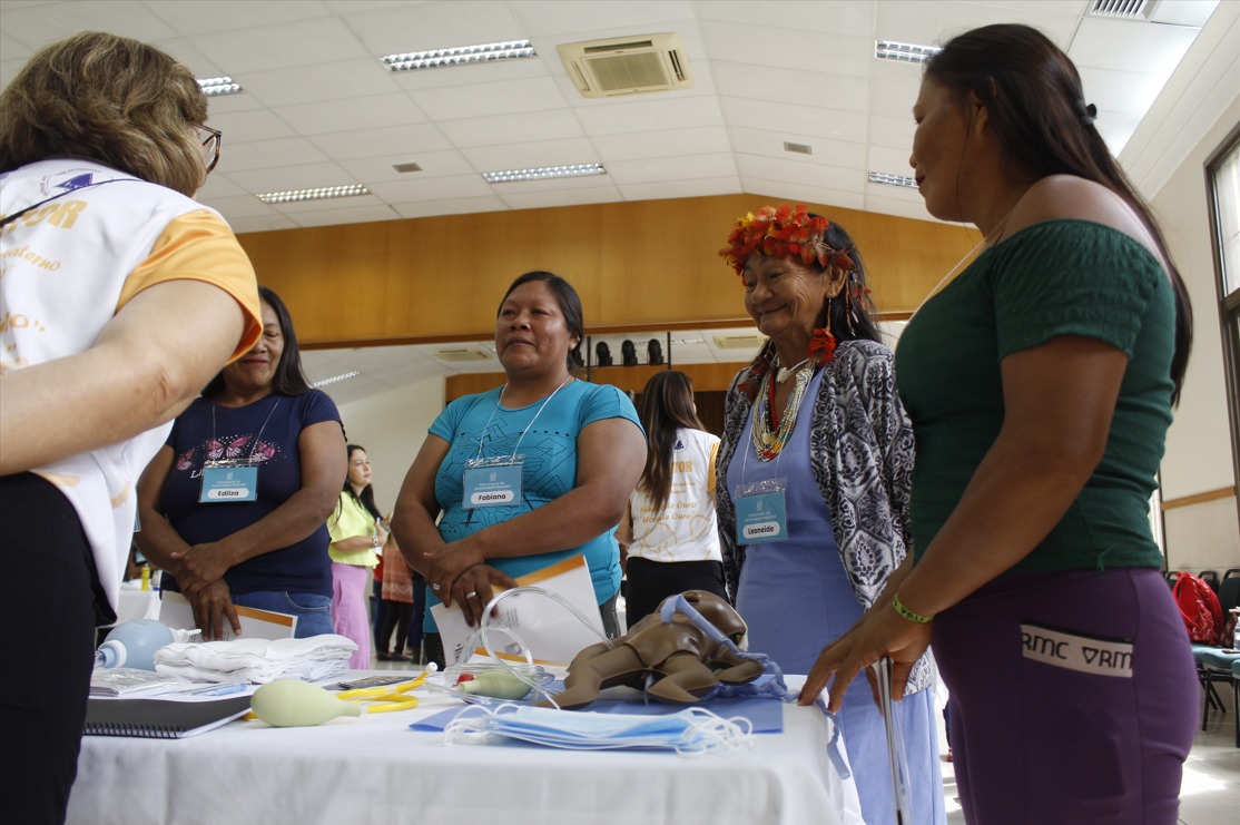 Parteiras tradicionais do Dsei Leste recebem treinamento sobre reanimação neonatal