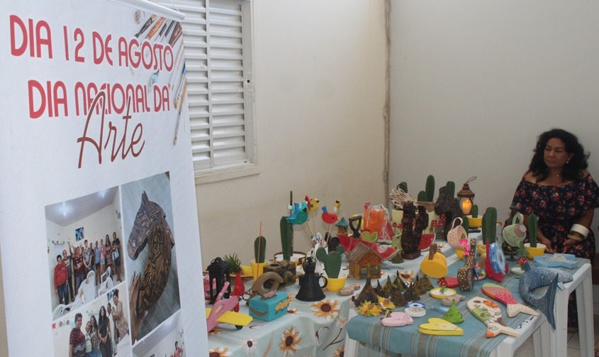 Pacientes do CAPS III promovem exposição de arte com materiais recicláveis