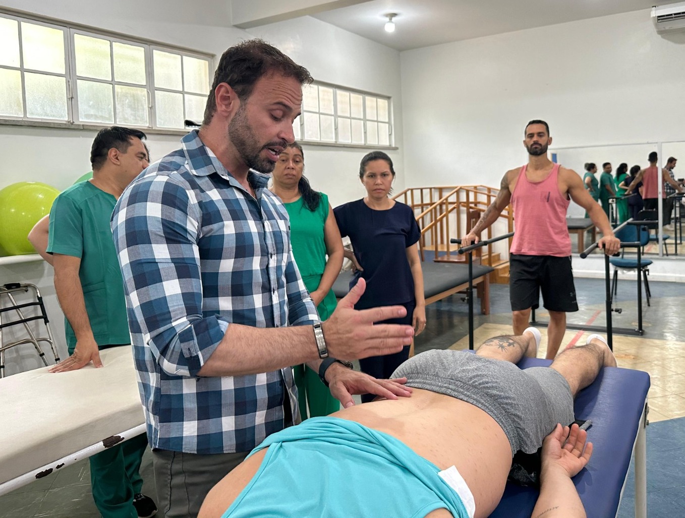 Fisioterapeutas do CER II recebem treinamento em terapia manual