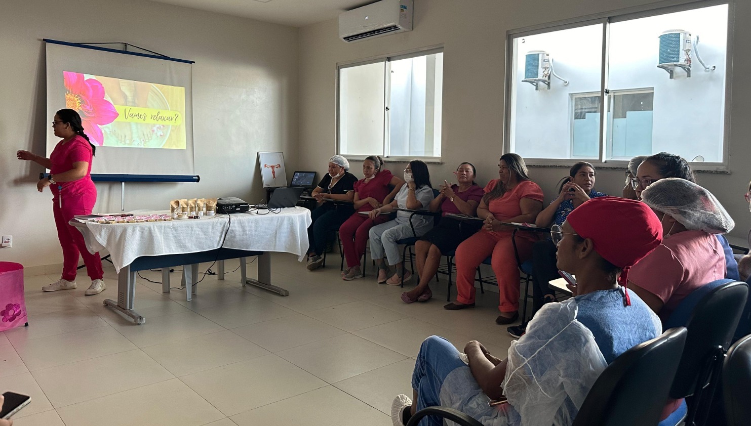 Maternidade oferta tarde de autocuidado e dinâmicas de saúde mental para servidoras da unidade